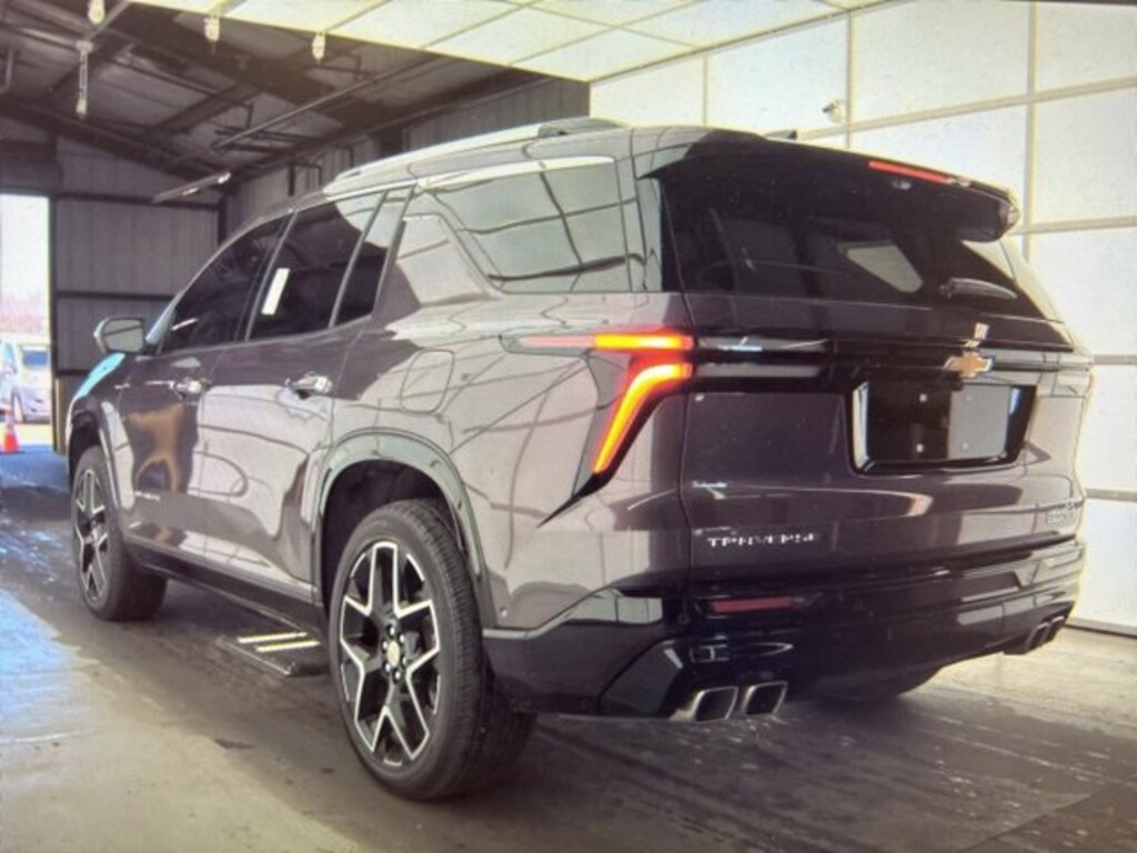 Used 2025 Chevrolet Traverse High Country SUV