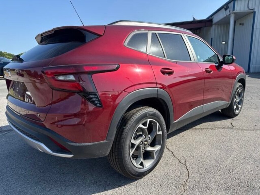 Used 2025 Chevrolet Trax LT SUV