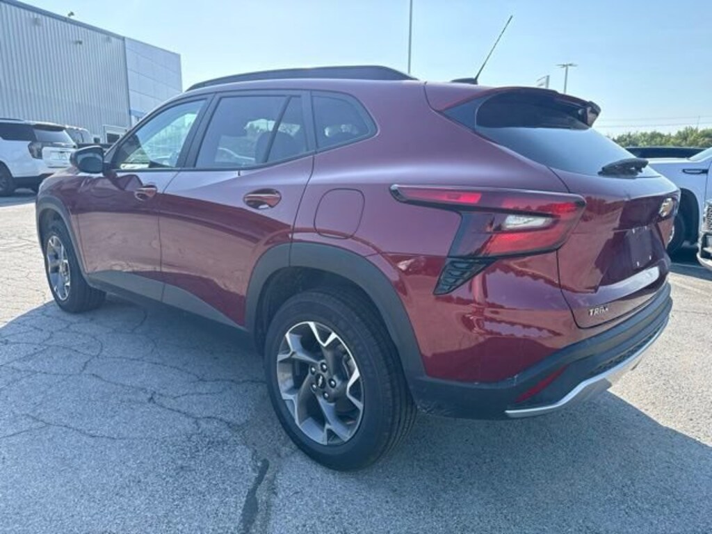 Used 2025 Chevrolet Trax LT SUV