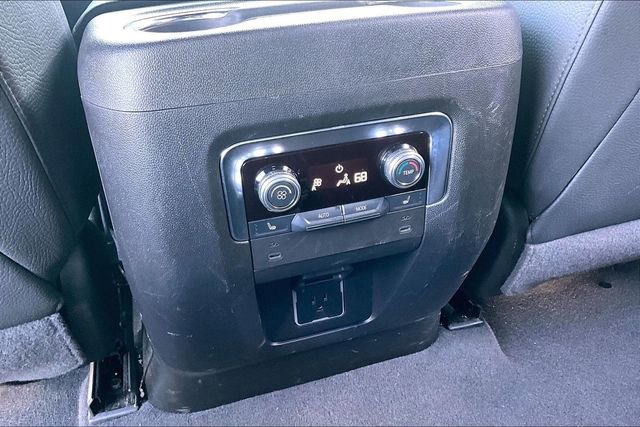 2025 GMC Yukon Denali - Photo 10