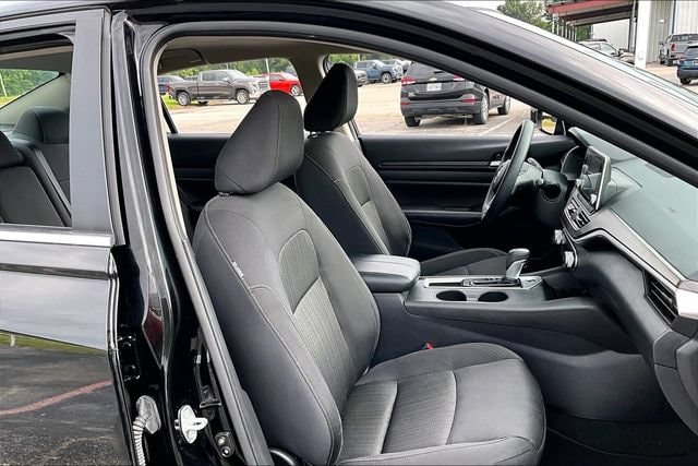 2025 Nissan Altima SV - Photo 28