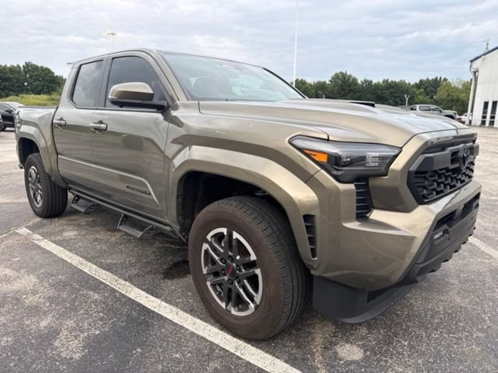 Used 2026 Toyota Tacoma 4WD SR5