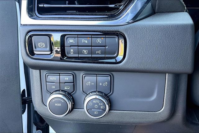 2025 GMC Yukon Denali - Photo 15