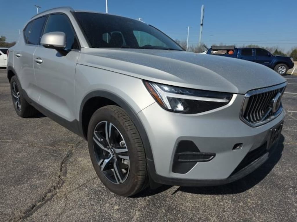 Used 2024 Volvo XC40 Core Bright Theme