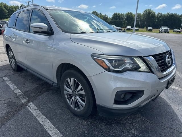 2019 Nissan Pathfinder SL 4WD's photo