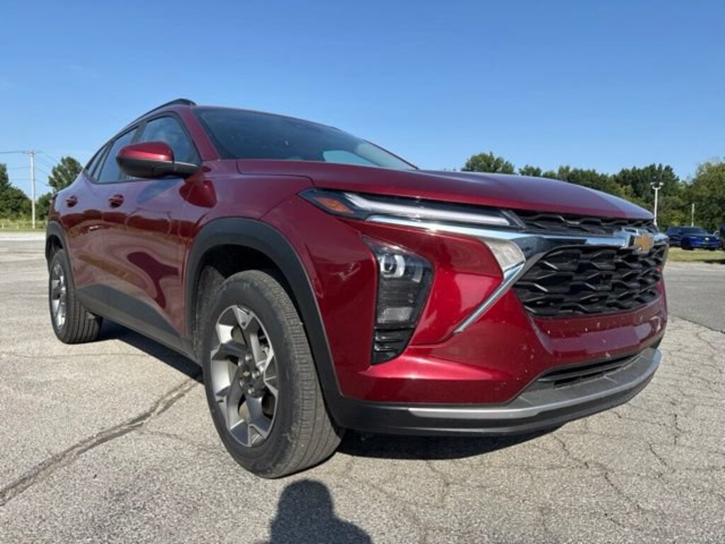 Used 2025 Chevrolet Trax LT SUV