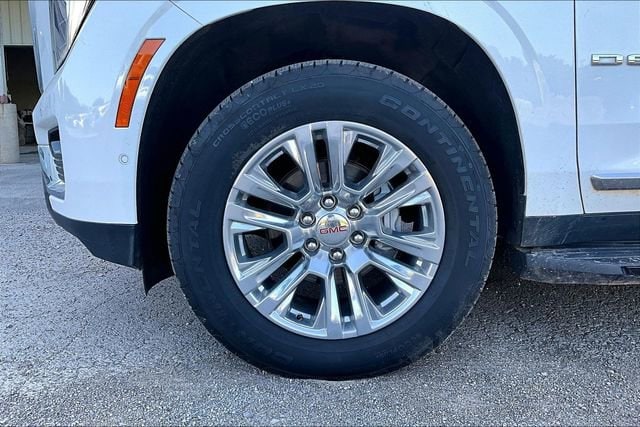 2025 GMC Yukon Denali - Photo 35
