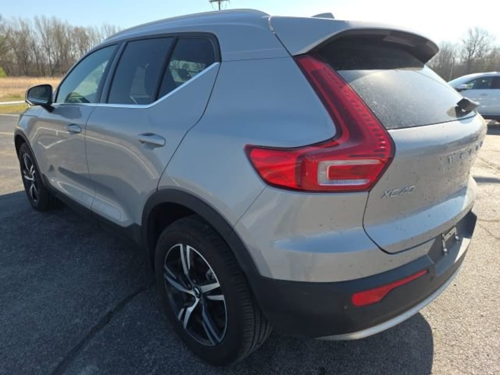 Used 2024 Volvo XC40 Core Bright Theme