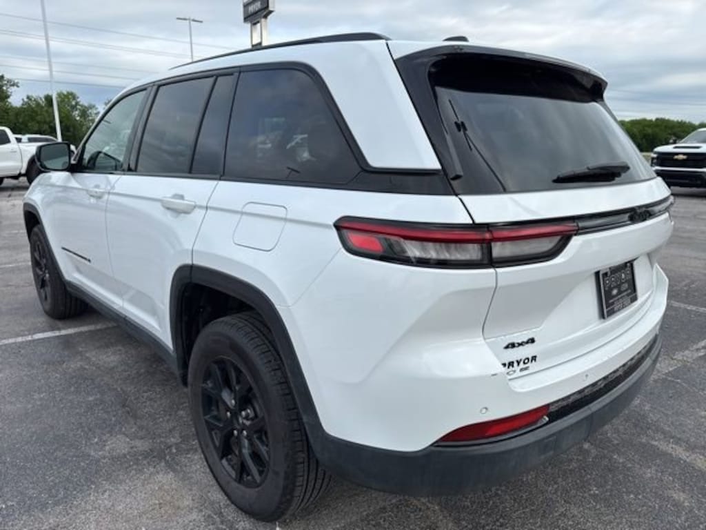 Used 2025 Jeep Grand Cherokee Altitude