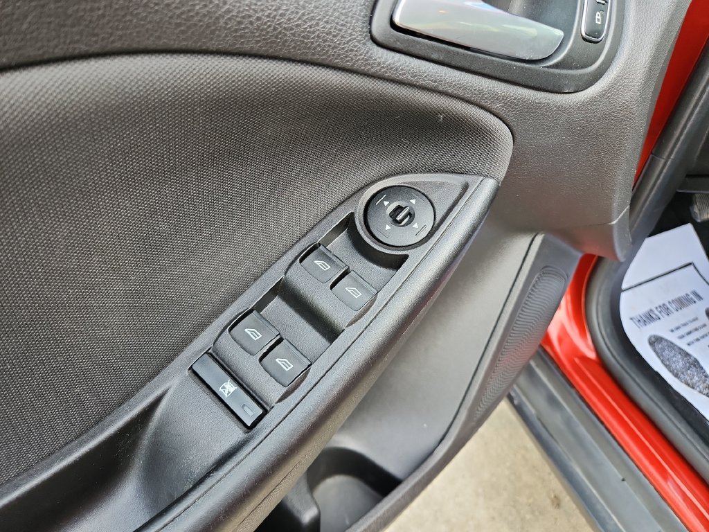 2018 Ford Focus SE - Photo 15