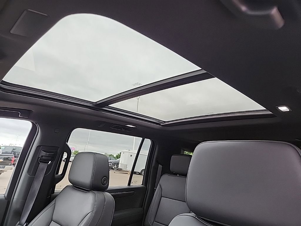2025 Chevrolet Suburban Z71 - Photo 44