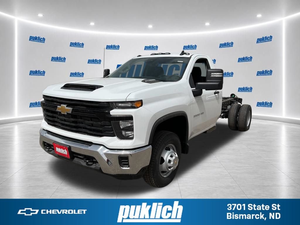 Summit White 2026 Chevrolet Silverado 3500HD Chassis Pickup Truck Four-Wheel Drive Automatic