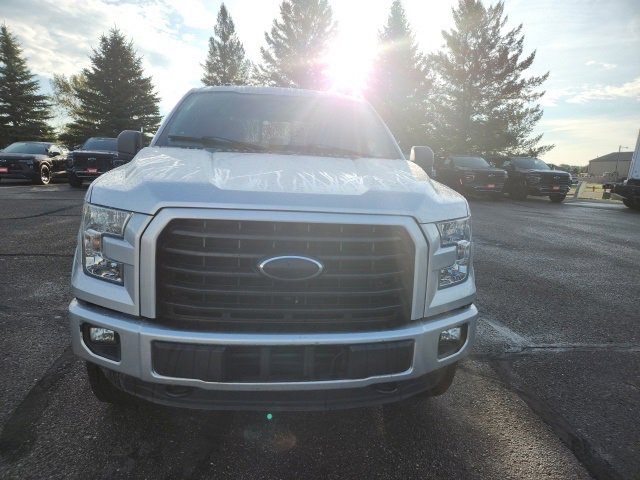 2015 Ford F-150 XLT photo 2
