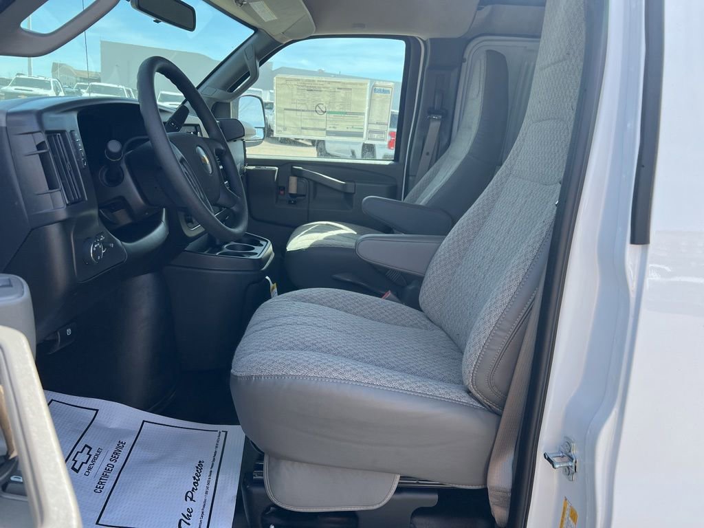 2026 Chevrolet Express Cargo Work Van - Photo 19