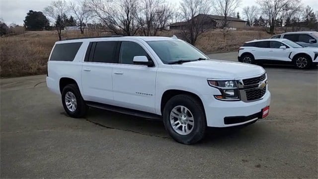 Used 2020 Chevrolet Suburban LT with VIN 1GNSKHKC4LR152184 for sale in Bismarck, ND