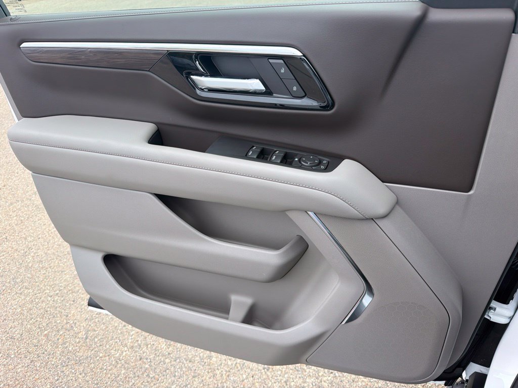 2026 Chevrolet Suburban LS - Photo 28