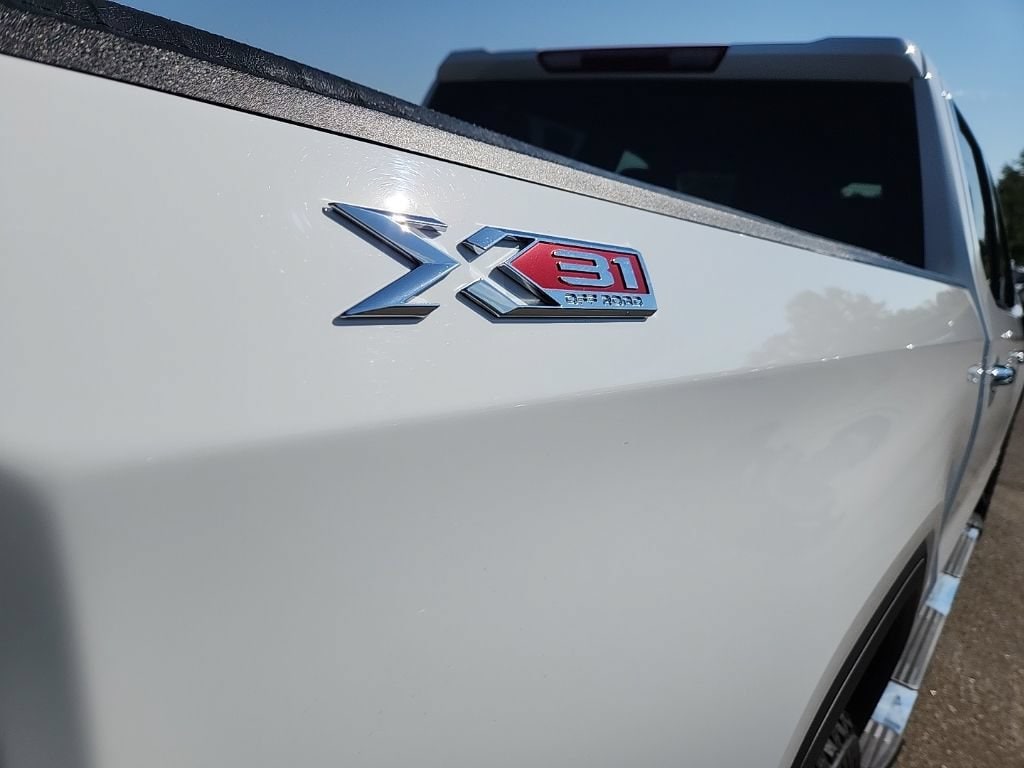 2023 GMC Sierra 1500 SLT - Photo 40
