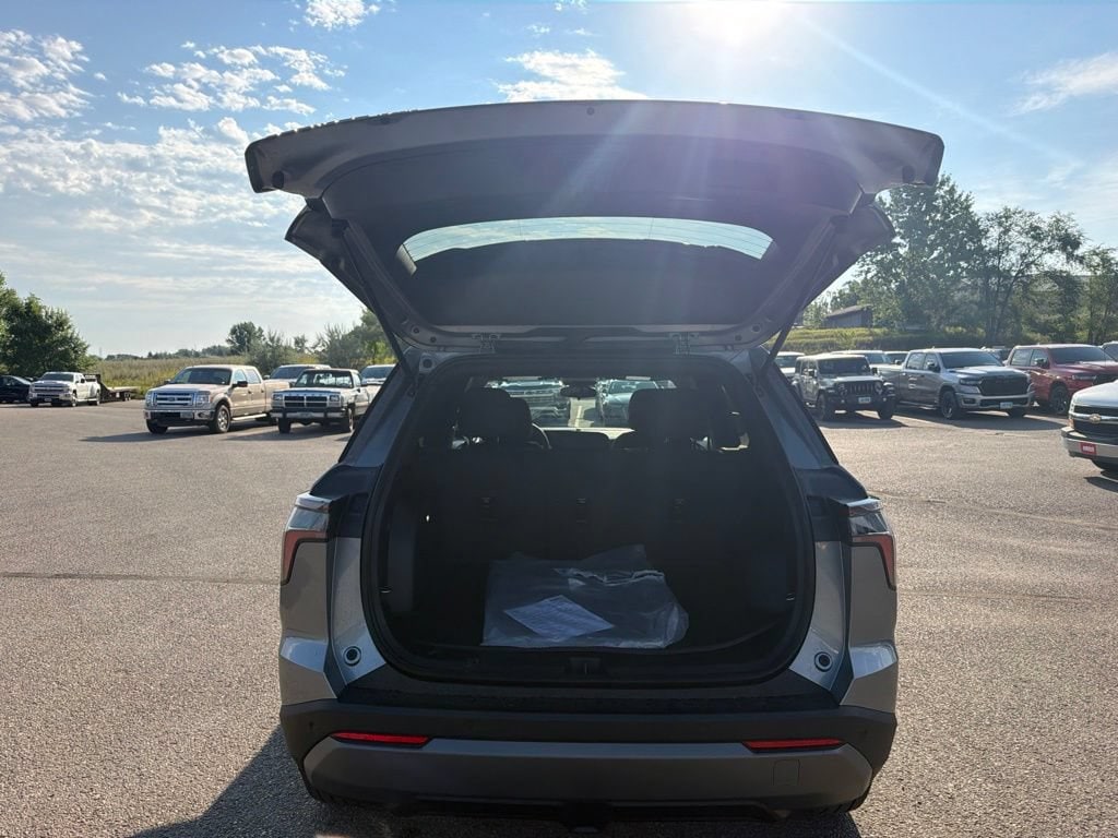 2027 Chevrolet Equinox LT - Photo 29