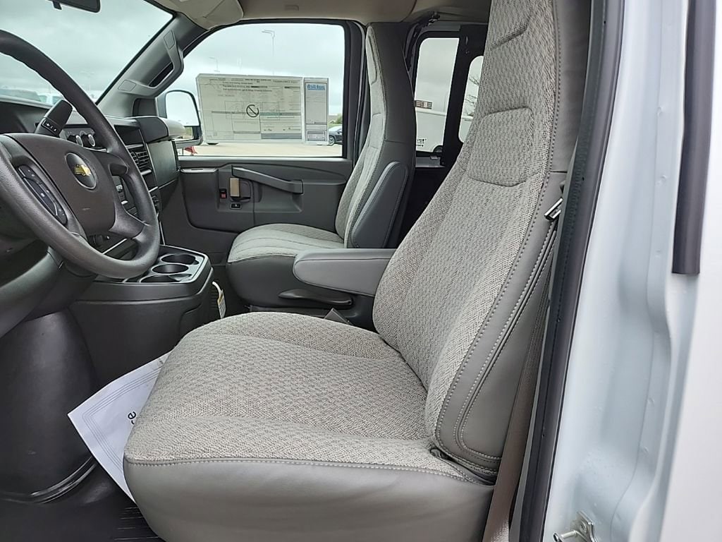 2026 Chevrolet Express Cargo Work Van - Photo 25