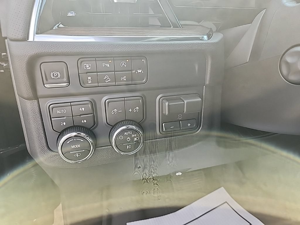 2026 Chevrolet Suburban High Country - Photo 17
