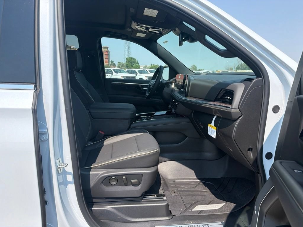 2026 Chevrolet Suburban Premier - Photo 35