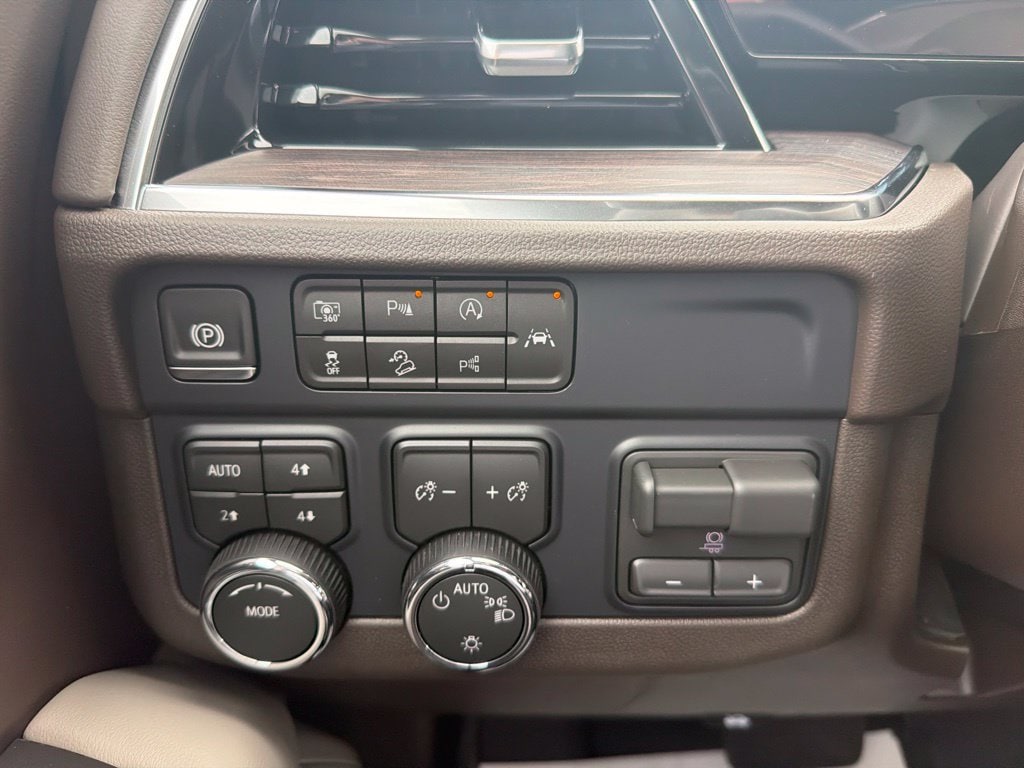 2026 Chevrolet Suburban LS - Photo 14