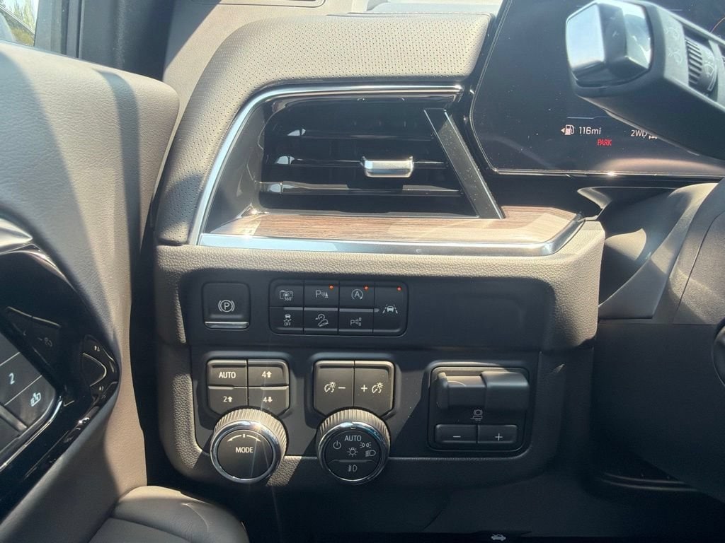 2026 Chevrolet Suburban Premier - Photo 14