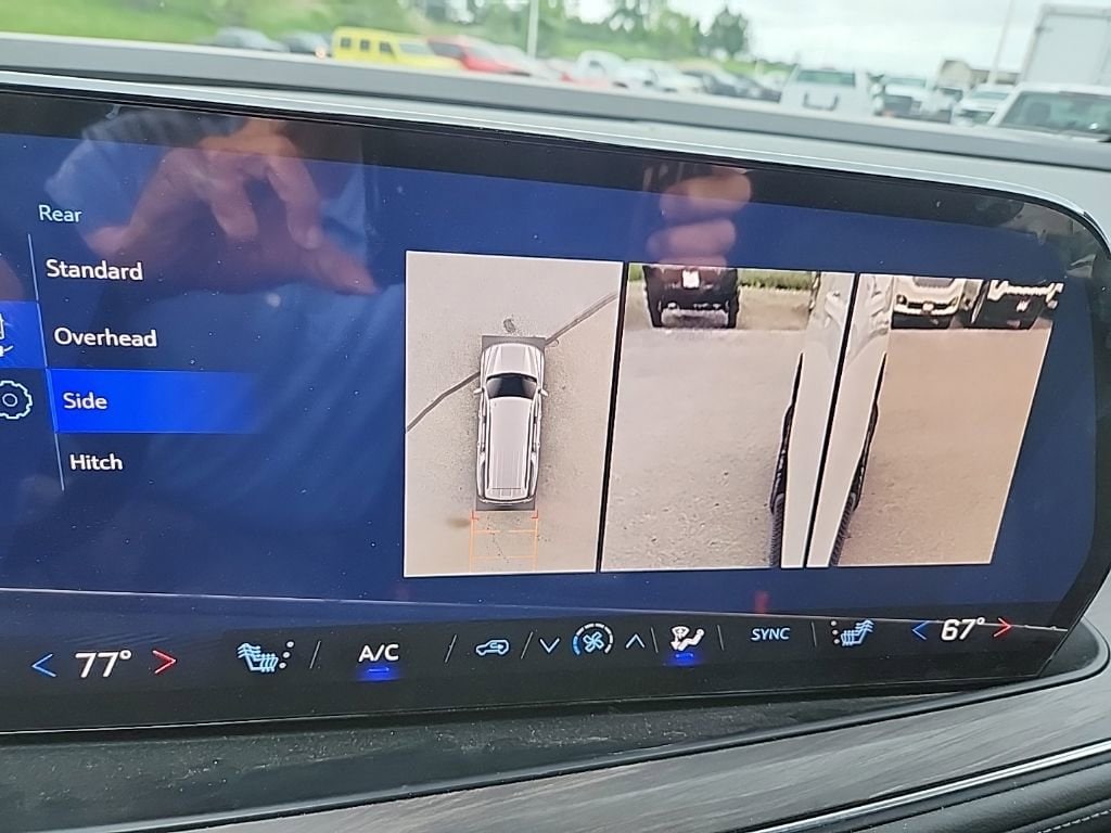2025 Chevrolet Suburban Z71 - Photo 28