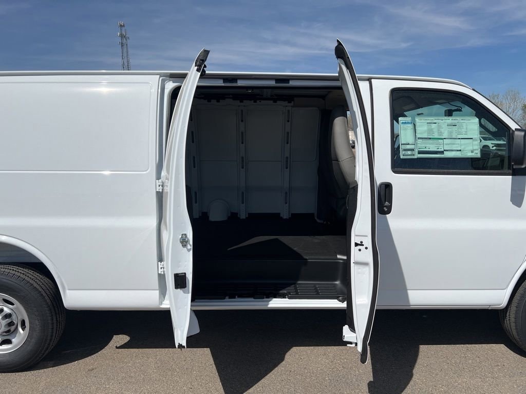 2026 Chevrolet Express Cargo Work Van - Photo 21