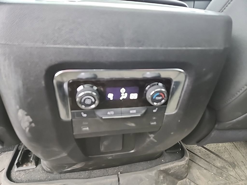 2025 Chevrolet Suburban Z71 - Photo 47