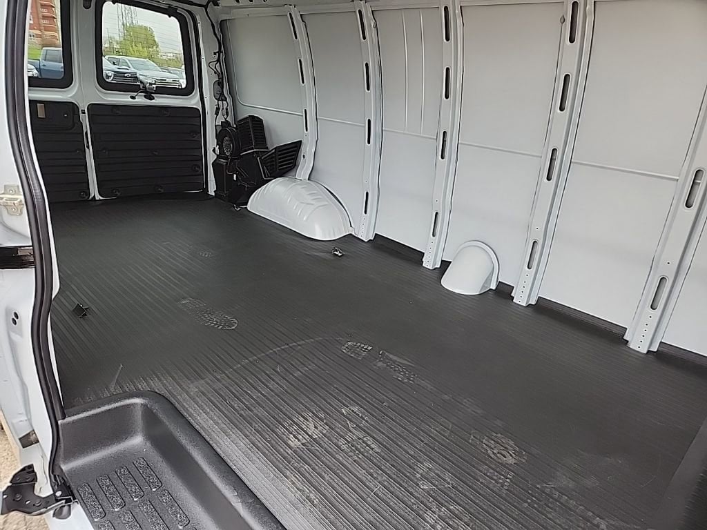 2026 Chevrolet Express Cargo Work Van - Photo 32