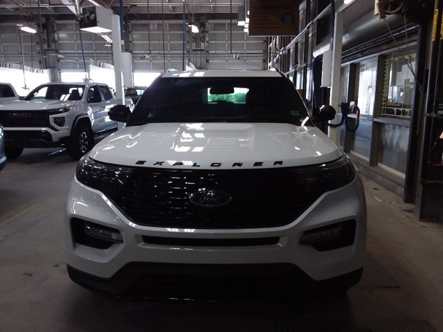 2022 Ford Explorer ST-Line photo 2