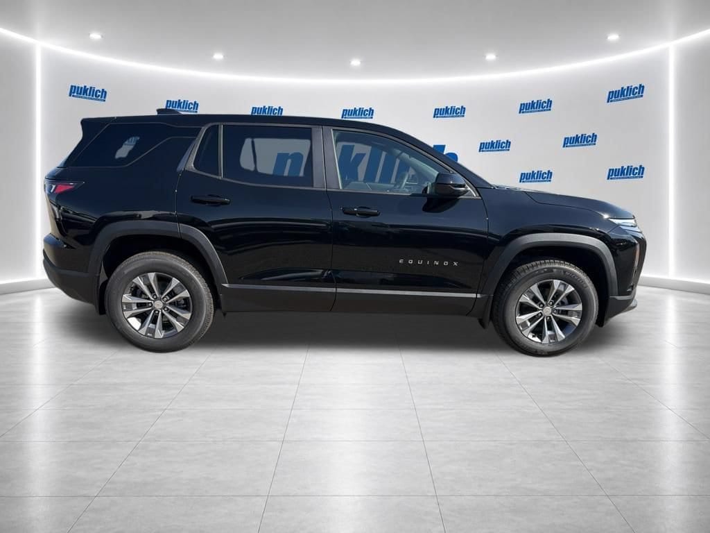 2027 Chevrolet Equinox LT - Photo 8