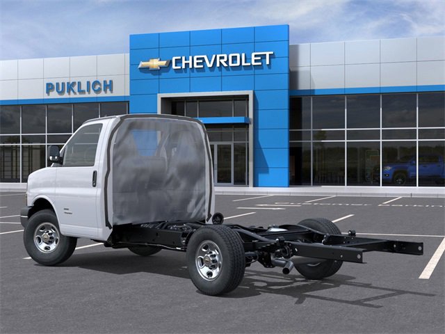 2025 Chevrolet Express 3500 Cutaway Van photo 3