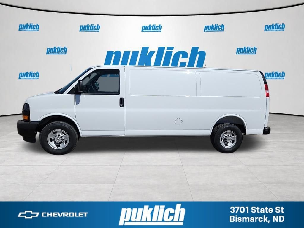 2026 Chevrolet Express 3500 Extended Work Van's photo