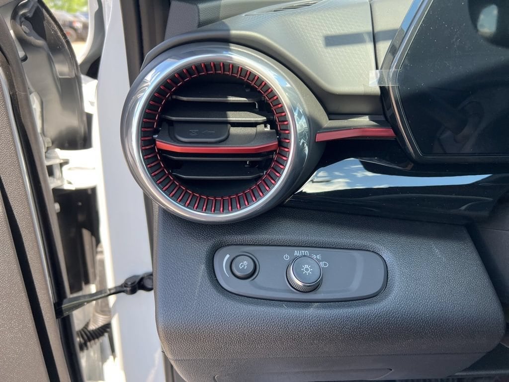 2026 Chevrolet Trax RS - Photo 22