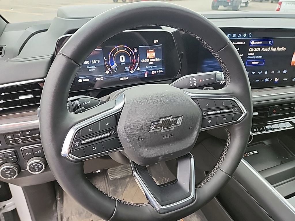 2025 Chevrolet Suburban Z71 - Photo 10