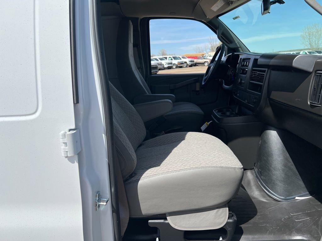 2026 Chevrolet Express Cargo Work Van - Photo 20