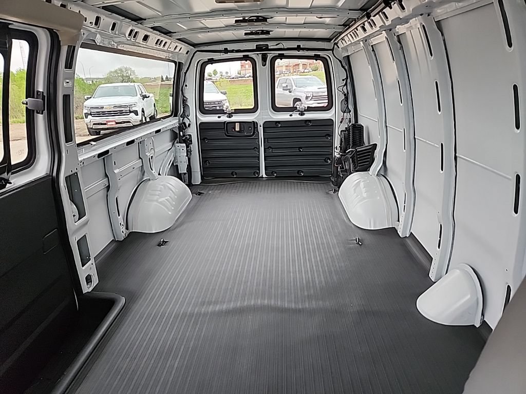 2026 Chevrolet Express Cargo Work Van - Photo 26