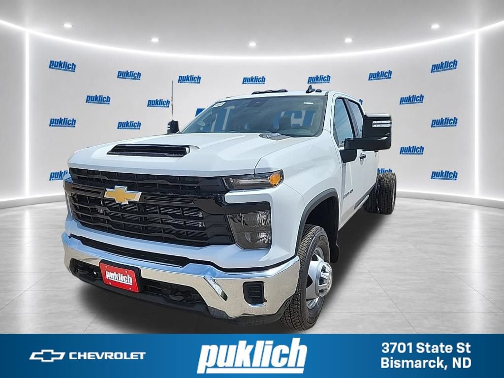 Summit White 2026 Chevrolet Silverado 3500HD Chassis Pickup Truck Four-Wheel Drive Automatic