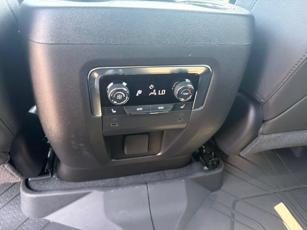 2026 Chevrolet Suburban Premier - Photo 32