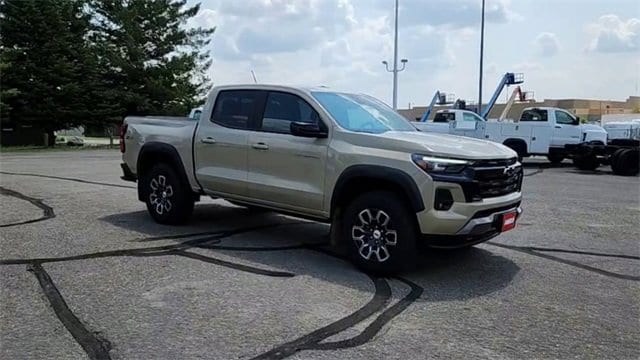 Used 2024 Chevrolet Colorado Z71 with VIN 1GCPTDEKXR1140863 for sale in Bismarck, ND