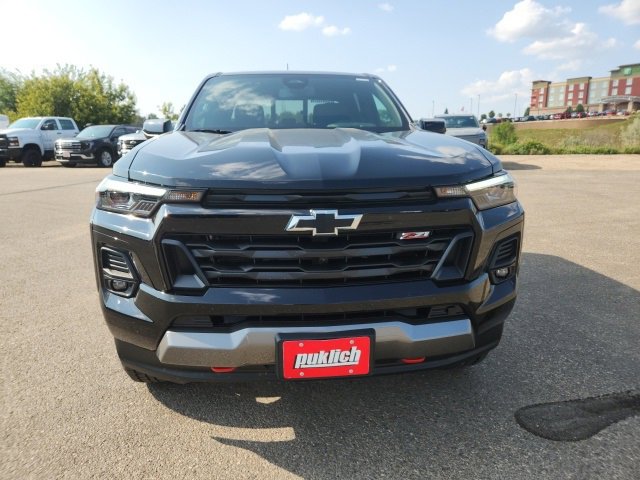 2025 Chevrolet Colorado Z71 photo 2