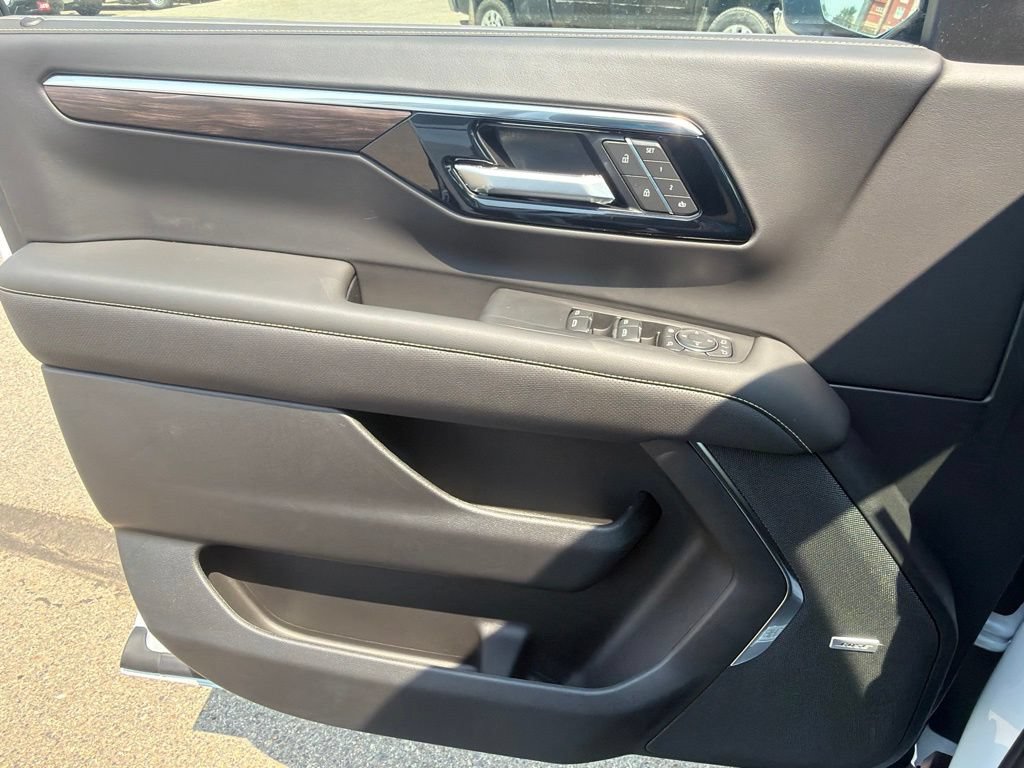 2026 Chevrolet Suburban Premier - Photo 26