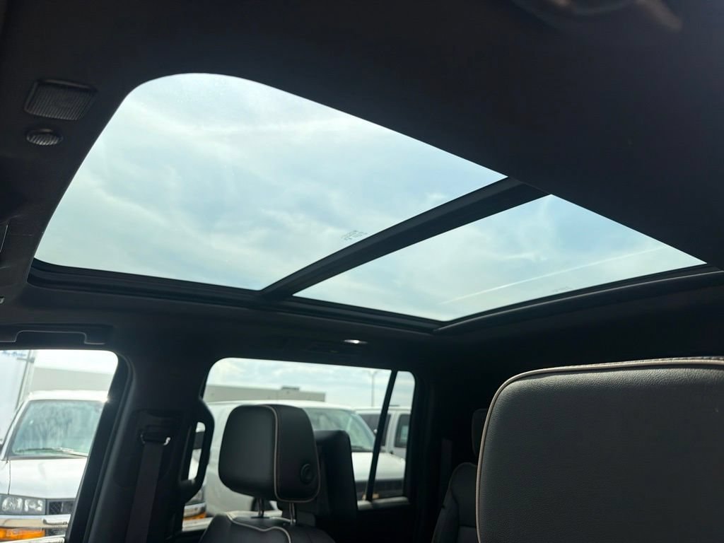 2023 Chevrolet Suburban Premier - Photo 30