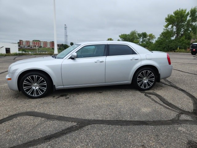 2010 Chrysler 300 photo 4