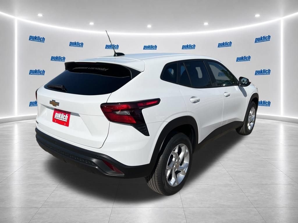 2026 Chevrolet Trax LS - Photo 6