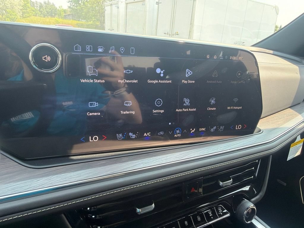 2026 Chevrolet Suburban Premier - Photo 17