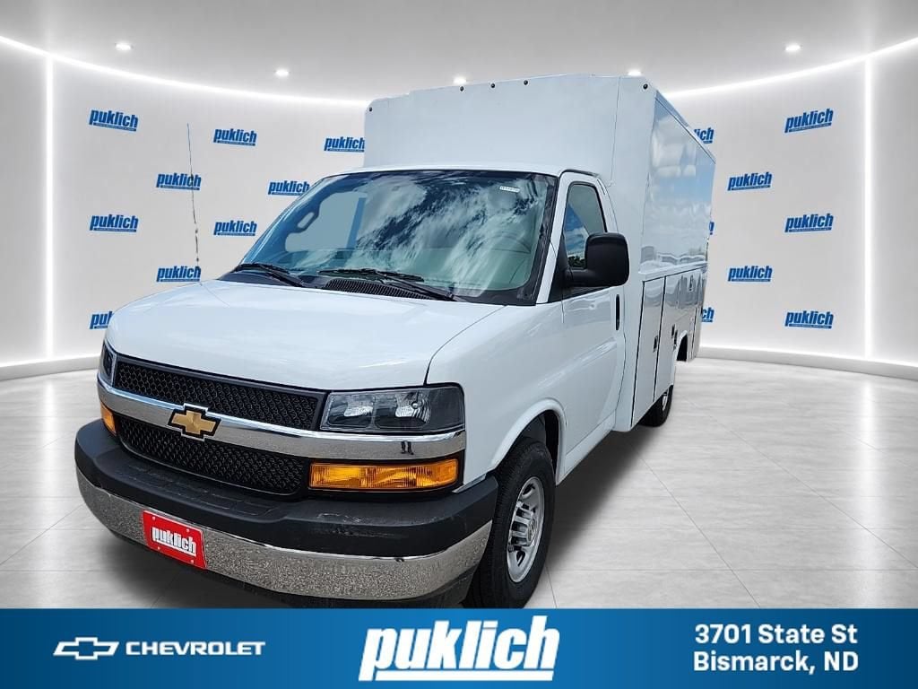 2026 Chevrolet Express Cutaway Base