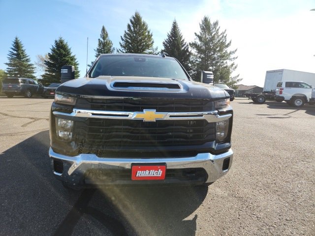 2024 Chevrolet Silverado 2500HD LT photo 2